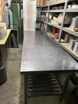 Mesa de acero inoxidable (No se hacen envíos)