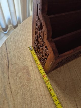 Portadocumenti in legno intagliato