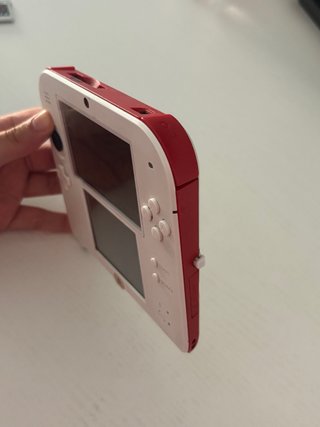 Nintendo 2DS Bianca e Rossa + Caricatore + Gioco