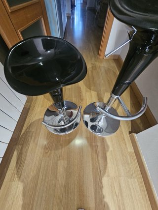 2 Taburetes de Cocina Negros y Plateados