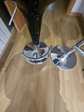 2 Taburetes de Cocina Negros y Plateados