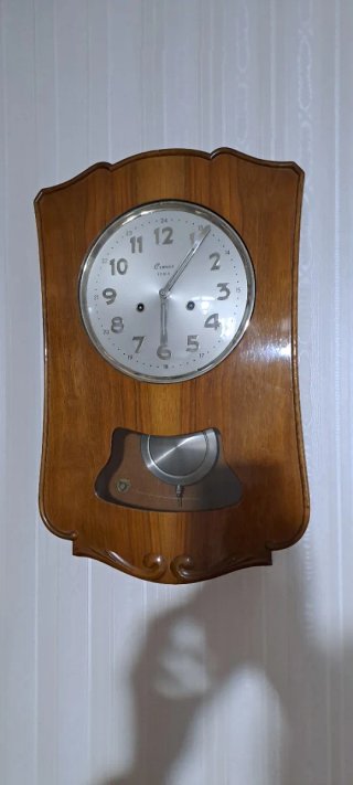 Reloj de pared madera y plata Cronos Soria