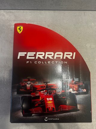Collezione Ferrari F1: Auto e Caschi