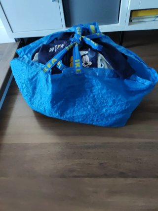 Bolsa IKEA con ropa bebé hasta 1 año