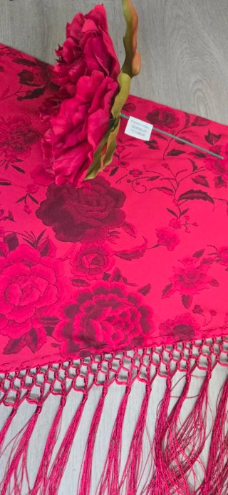 Mantoncillo rojo con flecos y flores y Peonia