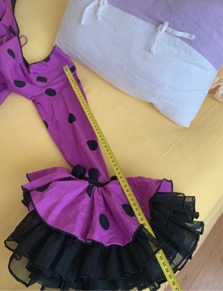 Traje de flamenca morado peso 53 k y mido 1,63 cm