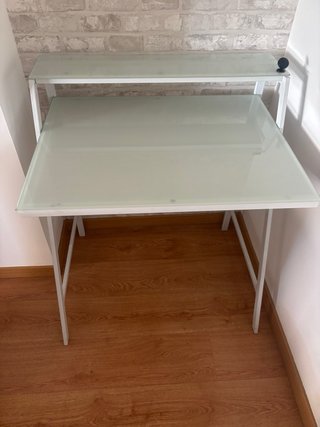 Mesa de estudio cristal y metal