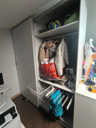 Armario corredero Ikea gris y blanco