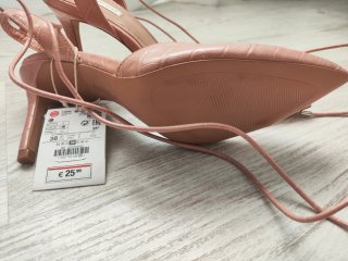 Zapatillas Stradivarius tacón rosa