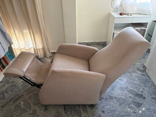 Sillón reclinable beige tela