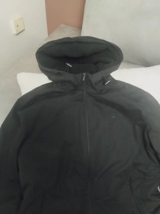 Chaqueta hombre negra con capucha