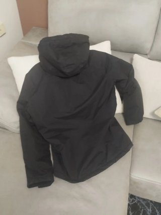 Chaqueta hombre negra con capucha