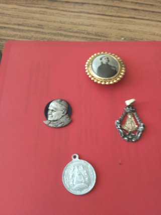 Lote de medallas religiosas