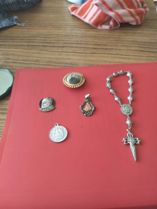 Lote de medallas religiosas