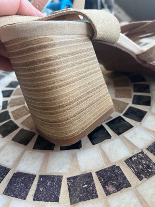 Sandalias ante tacón beige