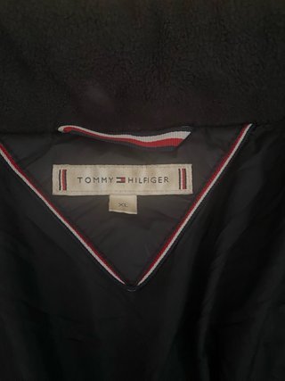 Chaqueta plumífero Tommy Hilfiger negra