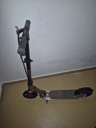 Patinete infantil Oxelo azul.    patine sin usar