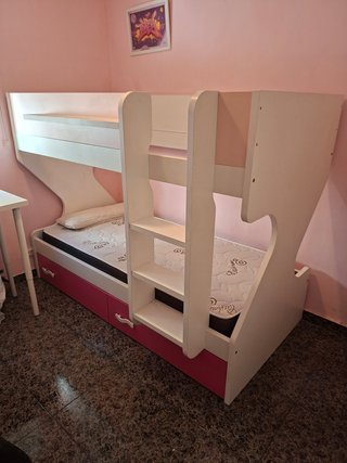 Litera infantil blanca y rosa