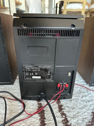 Mini cadena Sony con mando a distancia