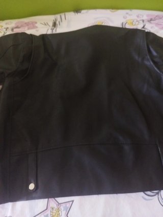 Cazadora efecto piel negra Talla m