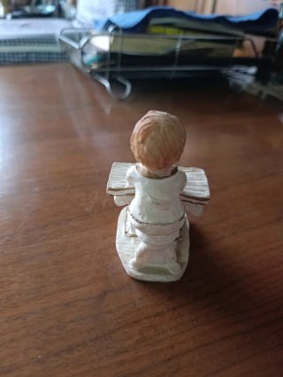 Figura niño Primera Comunión rezando