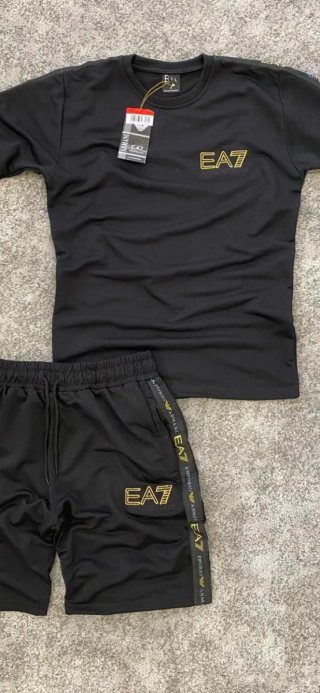 Conjunto EA7 Emporio Armani Negro y Dorado