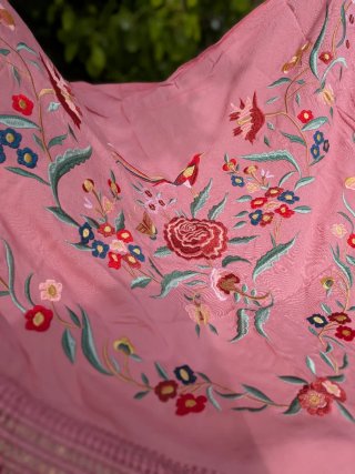 Mantoncillo rosa maquillaje empolvado milticolor