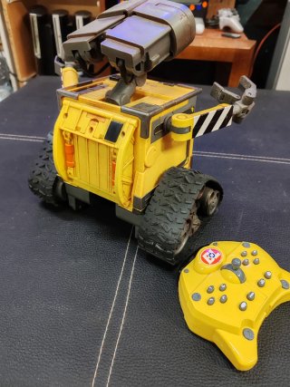 Muñeco Wall-E con Mando