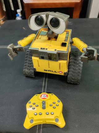 Muñeco Wall-E con Mando