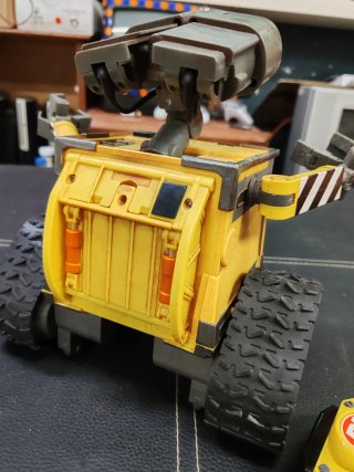 Muñeco Wall-E con Mando