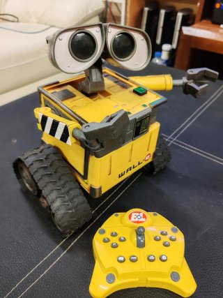 Muñeco Wall-E con Mando