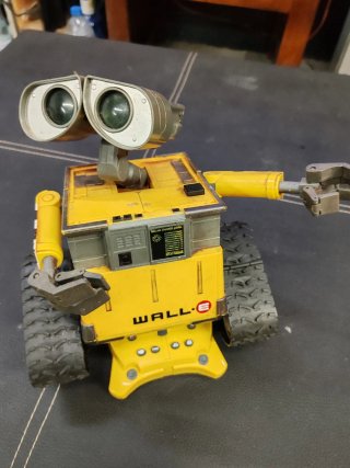 Muñeco Wall-E con Mando