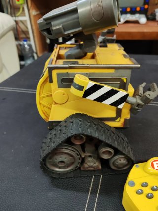 Muñeco Wall-E con Mando