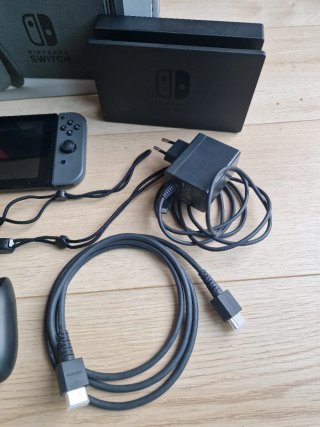 Nintendo Switch Gris LCD + accesorios