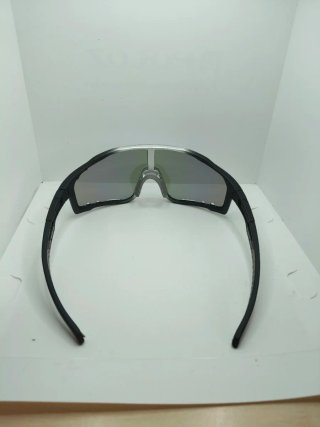 Gafas de sol deportivas grises y moradas