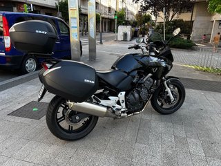 Honda Negra Touring con Maletas SHAD