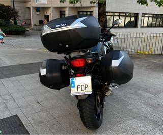 Honda Negra Touring con Maletas SHAD