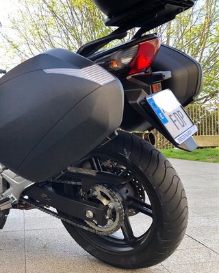 Honda Negra Touring con Maletas SHAD