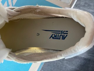 Zapatillas Autry Beige y Blanco