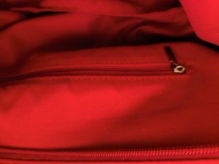 Bolso tote rojo y marrón