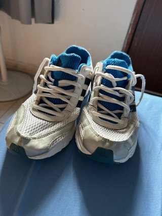 Zapatillas Adidas Blancas y Azules