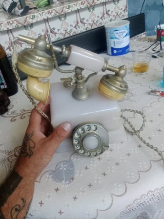 Teléfono antiguo para piezas