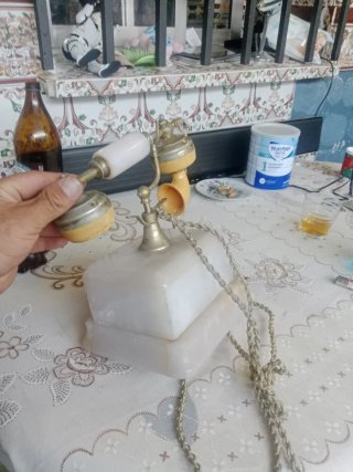 Teléfono antiguo para piezas