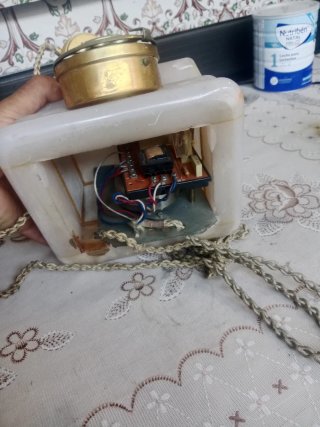 Teléfono antiguo para piezas