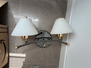 Aplique de pared negro y dorado