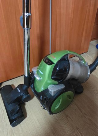 Aspirador Polti con accesorios