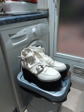 Zapatos de tacón alto blancos