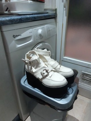 Zapatos de tacón alto blancos