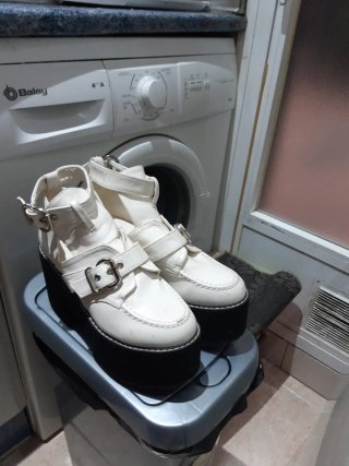 Zapatos de tacón alto blancos
