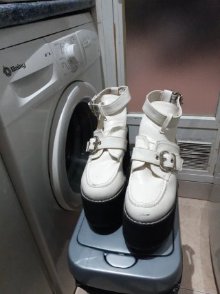 Zapatos de tacón alto blancos